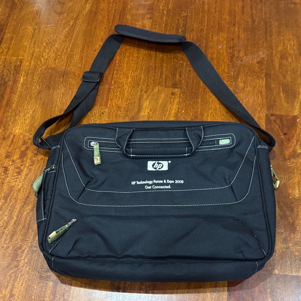 HP Technology Forum & Expo 2009 “Get Connected” Black Laptop Messenger Bag